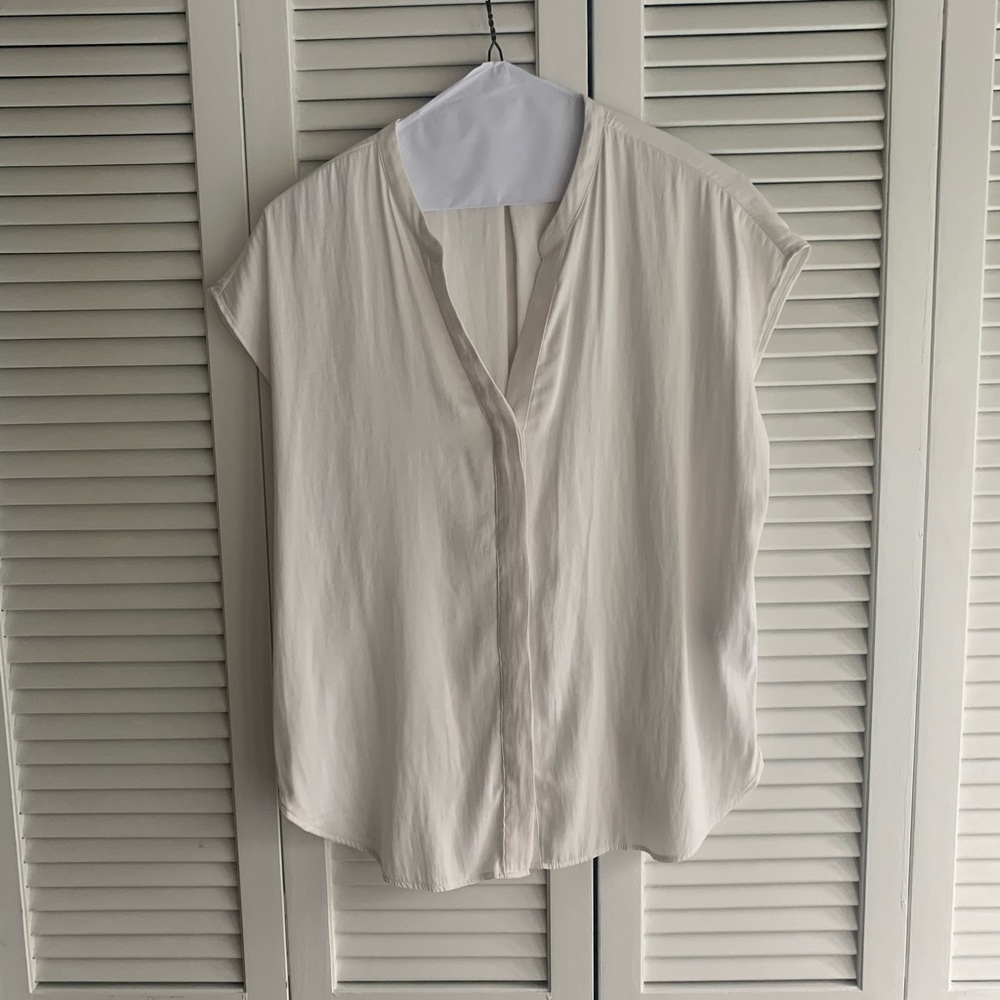 Banana Republic Dolman Sleeve Blouse. Women’s size medium.